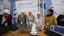 معرض الابتكارات الإلكترونية والذكاء الاصطناعي الأول في غزة 1 (مصطفى حسونة/ الأناضول)