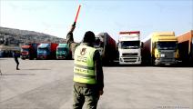 مساعدات عند معبر باب الهوى على الحدود السورية التركية (العربي الجديد)