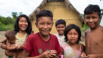 أطفال من السكان الأصليين في إقليم يانومامي (أندريسا أنهوليت/ Getty)