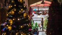 أشجار عيد الميلاد في الرقة في سورية (دليل سليمان/ فرانس برس)