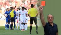 RABAT, MOROCCO - FEBRUARY 04: Referee Ivan Arcides Barton Cisneros shows a red card to Yahya Jabrane of Wydad Athletic Club (obscured) during the FIFA Club World Cup Morocco 2022 2nd Round match between Wydad Athletic Club and Al Hilal at Prince Moulay Abdellah on February 04, 2023 in Rabat, Morocco. (Photo by David Ramos - FIFA/FIFA via Getty Images)