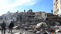 البحث جار عن ناجين في أنقاض دمار الزلزال بتركيا (getty)