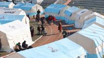 ملعب في كهرمان مرعش جنوبي تركيا تحول إلى مخيم لإيواء المتضررين من زلزال فبراير 2023 (آدم ألتان/ فرانس برس)