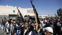 حوثيون أمام السفارة الأميركية بصنعاء، 11 فبراير (محمد حمود/Getty)