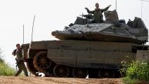 دبابة إسرائيلية بالقرب من شتولا على الحدود مع لبنان، إسرائيل تستهدف حركة حماس في لبنان وقطاع غزة (جالا ماري/ فرانس برس)
