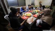 عائلة أبو شعبان تجتمع على مائدة الإفطار (عبد الحكيم أبو رياش)