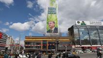 ملصق انتخابي لأردوغان في أنقرة (أدم ألتان/ فرانس برس)
