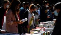 مواطنون يقبلون على شراء الكتب في برشلونة، 2022