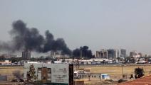 حرائق في محيط مطار الخرطوم في السودان (فرانس برس)