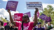 تحرك احتجاجي دعماً للحق في الإجهاض بالولايات المتحدة الأميركية (Getty)