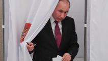 بوتين خلال الإدلاء بصوته بانتخابات مارس 2018(يوري كادوبنوف/فرانس برس)