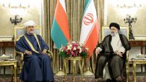  السلطان العماني هيثم بن طارق والرئيس الإيراني إبراهيم رئيسي في طهران (getty)