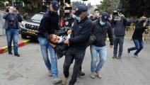 عناصر من شرطة الاحتلال يعتقلون شاباً من فلسطينيي الـ48 في الناصرة، يناير 2021 (أحمد غرابلي/فرانس برس)