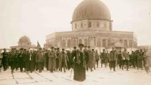 أنور وجمال باشا في زيارة إلى المسجد الأقصى عام 1916 (Getty)