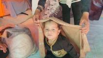 الأطفال أكثر تأثرا بموجة الحر بمنطقة جنديرس بريف حلب (عدنان الإمام)