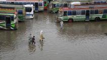 سيول في لاهور في باكستان بعد أمطار موسمية غزيرة (أسوشييتد برس)