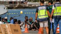مهاجرون في إسبانيا بعد إنقاذهم من البحر (ديزيريه مارتين/ فرانس برس)