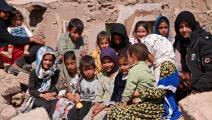 مجموعة أطفال في هرات المنكوبة بالزلزال (محسن كريمي/ فرانس برس)