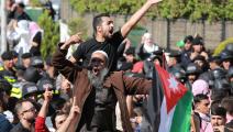محتجون قرب السفارة الإسرائيلية في عمان (خليل مزرعاوي/ فرانس برس)