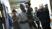 فلسطينيون في مستشفى في خان يونس في غزة (فاطمة شبير/ أسوشييتد برس)