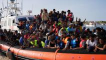 مهاجرون أنقذوا في لامبيدوزا في إيطاليا (زكريا عبد الكافي/ فرانس برس)