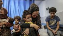فلسطينيون مصابون في مجمع الشفاء الطبي في غزة (علي جاد الله/ الأناضول)