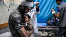 جرحى في مستشفى في غزة وسط العدوان الإسرائيلي (محمود الهمص/ فرانس برس)