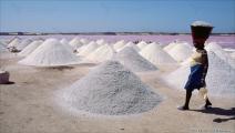5 آلاف عاملة يتعرض للاستغلال في حقول الملح بالسنغال 