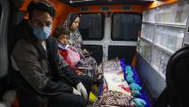 مجموعة من الأطفال الخدج في خلال نقلهم من غزة إلى مصر في سيارة إسعاف تابعة للهلال الأحمر الفلسطيني (محمد عابد/ فرانس برس)