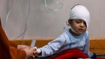 طفل فلسطيني مصاب وسط حرب غزة (محمد عابد/ فرانس برس)