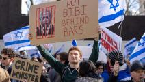 متظاهرون في لندن يطالبون بوضع نتنياهو في السجن كمجرم حرب (Getty)