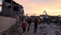 قصف إسرائيلي على دير البلح وسط غزة (علي جاد الله/الأناضول)