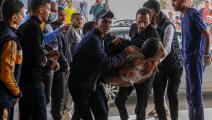 عشرات الشهداء والمصابين في قطاع غزة (أحمد حسب الله/Getty)
