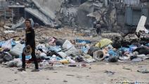 تتكدس النفايات في كل شوارع مدينة غزة (محمد الحجار)