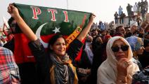 أنصار حركة الإنصاف في كراتشي، الأحد الماضي (أختار سومرو/رويترز)