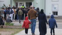 مهاجرون طالبو لجوء في مركز استقبال أولي في ألمانيا (Getty)