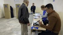 عراقي يقترع في انتخابات كركوك، ديسمبر الماضي (محمد قاسم/الأناضول)