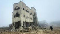 من آثار الدمار في خانيونس جنوبي غزّة، 25 شباط/ فبراير 2024 (Getty)