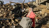 امرأة فلسطينية في قطاع غزة وسط الحرب (محمد عابد/ فرانس برس)