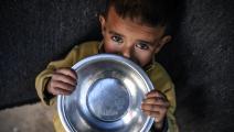 طفل فلسطيني في قطاع غزة وسط الجوع (عبد زقوت/ الأناضول)