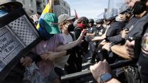 شرطة لوس أنجليس تقمع تظاهرة مندّدة بالإبادة في غزّة، أُقيمت بالتزامن مع حفل توزيع جوائز "أوسكار"، 10 آذار/ مارس 2024 (Getty)  