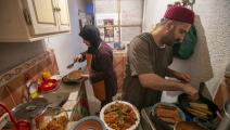 تنقل خدمات التوصيل كل مواد أطباق رمضان للتونسيين في الخارج (ياسين قايدي/ الأناضول)