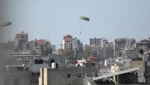 تكرر الإنزال الجوي للمساعدات على مدينة غزة (داود أبو القص/الأناضول)