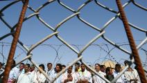 معتقلون في سجن أبو غريب ينتظرون الإفراج عنهم عام 2006 (واثق خذيعي/ Getty)