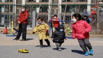 أطفال يلهون في حديقة في بكين/كورونا-مجتمع-Getty