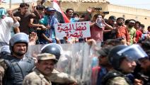 تظاهرة سابقة تطالب بتعيين عراقيين بالقطاع النفطي(حيدر محمد/فرانس برس)