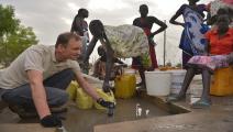 تلوث المياه كارثي في جنوب السودان (طوني كارومبا/فرانس برس)