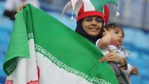 امرأة إيرانية مع ابنها - مجتمع