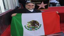 حمل علم المكسيك على ممشى المشاهير (ألبرت أورتيغا/Getty)