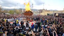 عوائل كردية تحتفل وتغني بمناسبة عيد النوروز قرب أربيل